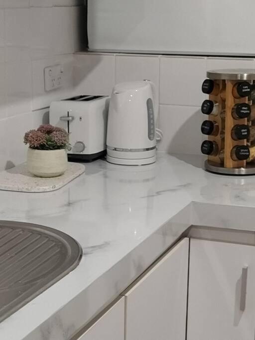 Simply Delightful Unit Close To Cbd And Beach Perth Eksteriør billede