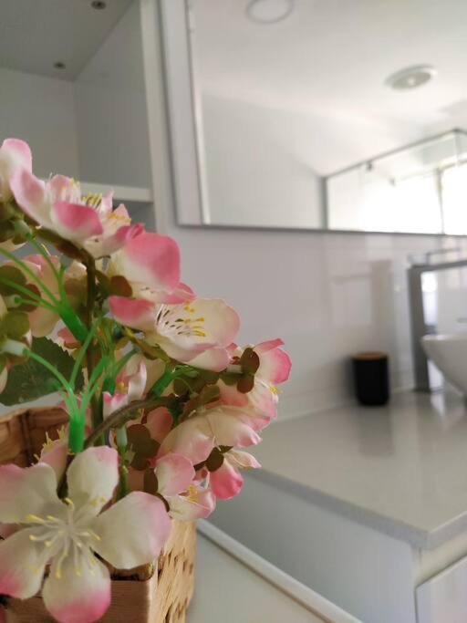 Simply Delightful Unit Close To Cbd And Beach Perth Eksteriør billede